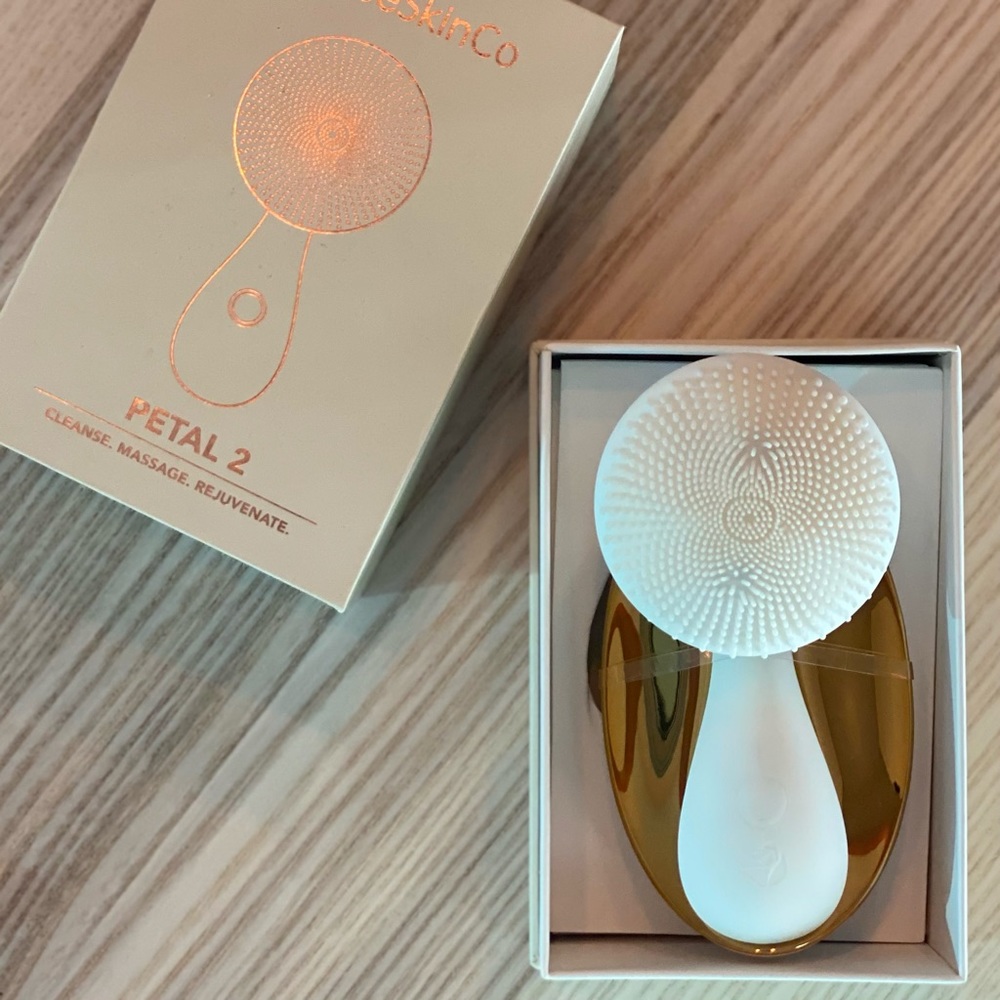 BNIB ultrasonic cleansing tool